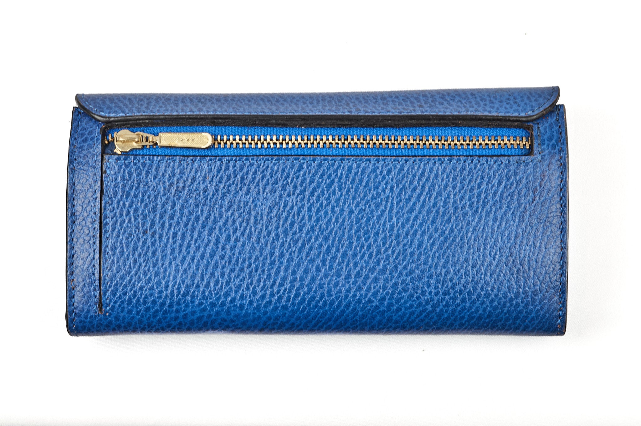 Vista posterior de la billetera de cuero azul HILDA, mostrando bolsillo exterior con cierre.