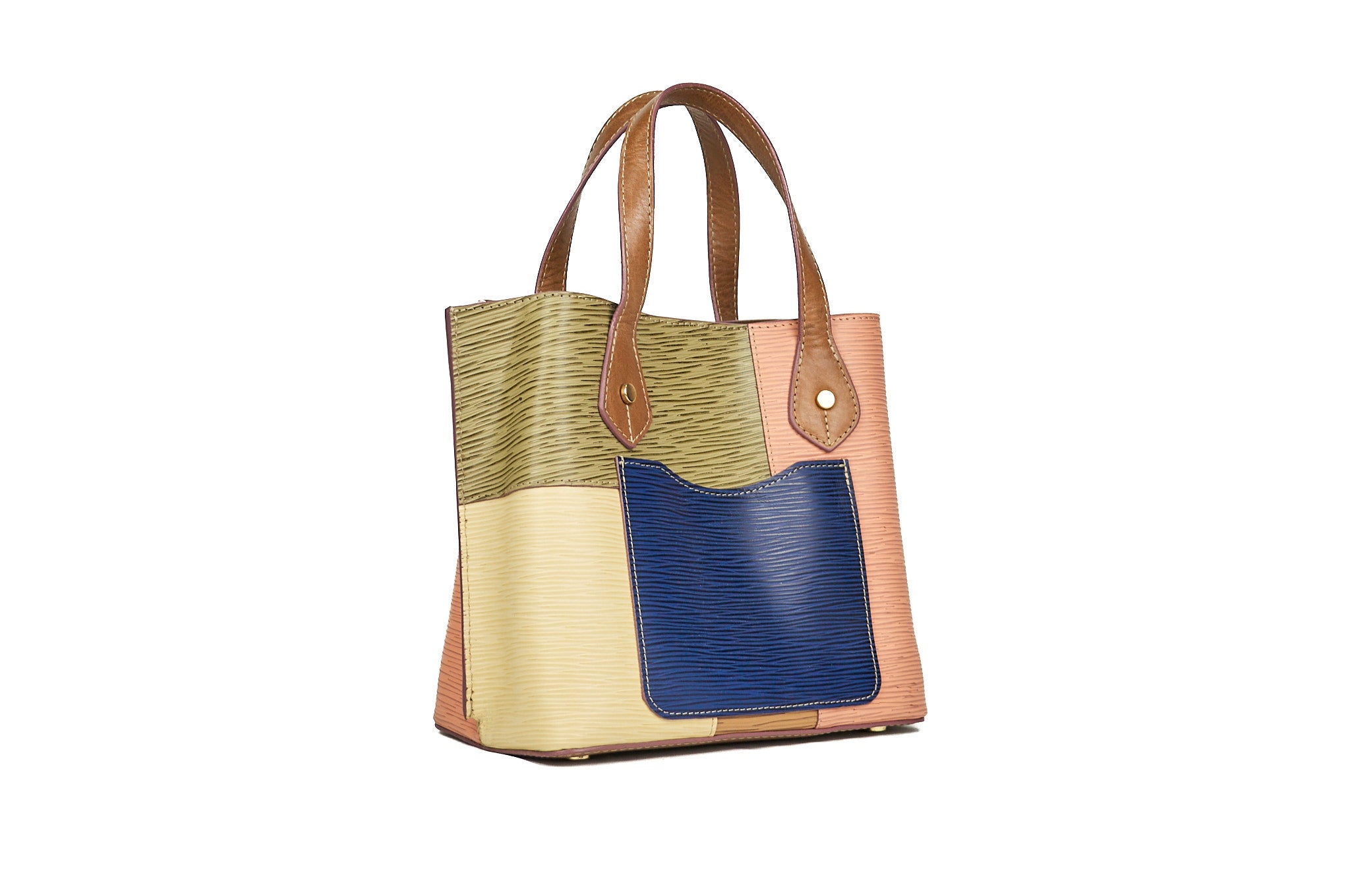 Vista lateral posterior del bolso LE PETIT COLORÉ en cuero mix de colores, mostrando el perfil del shopper y sus asas.