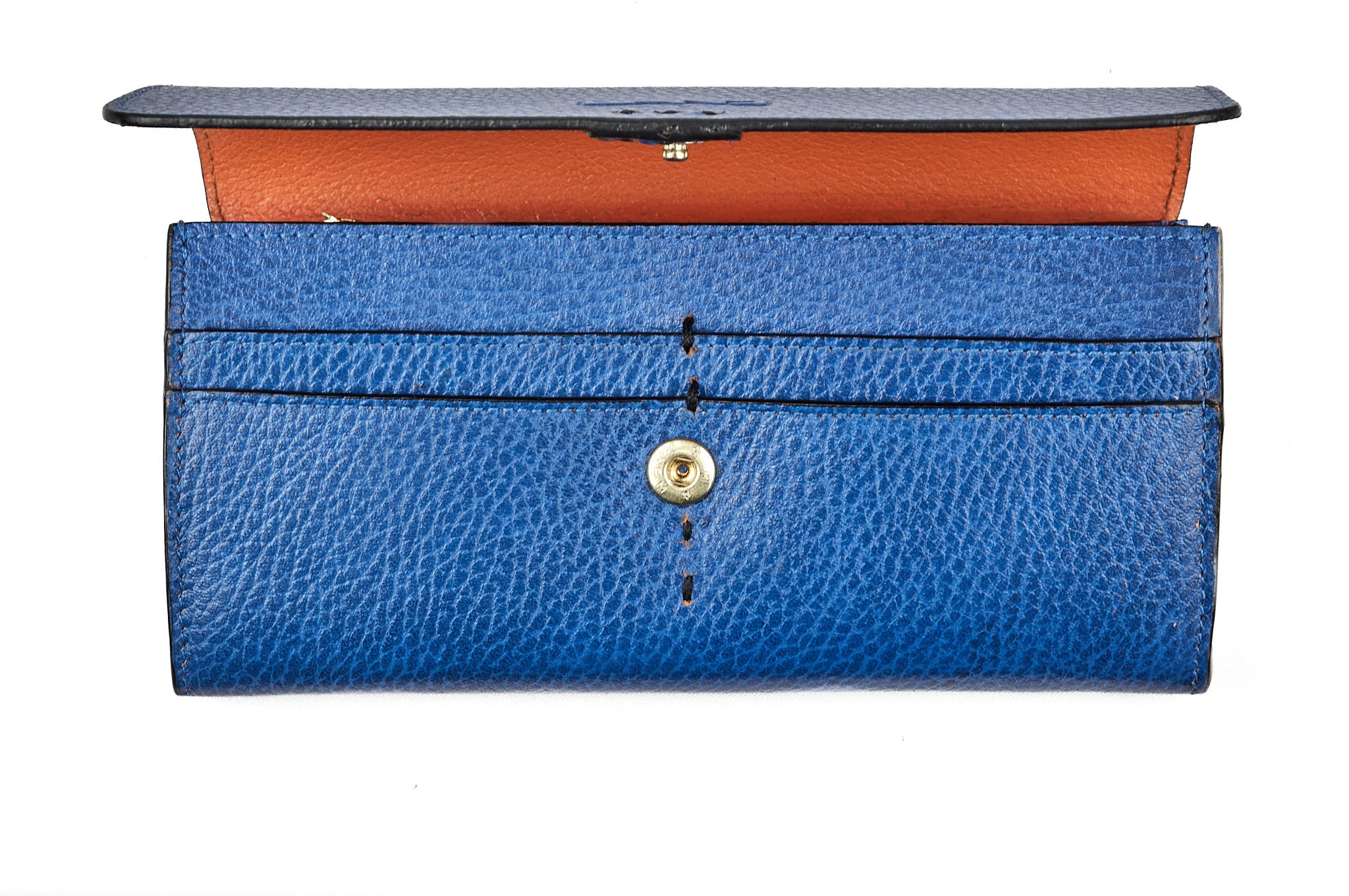 Billetera de cuero azul HILDA abierta, vista interior con compartimentos amplios y ranuras organizadoras.